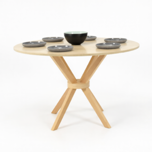 Table à manger ronde en bois naturel avec pied central design, présentée sur fond blanc avec vaisselle décorative