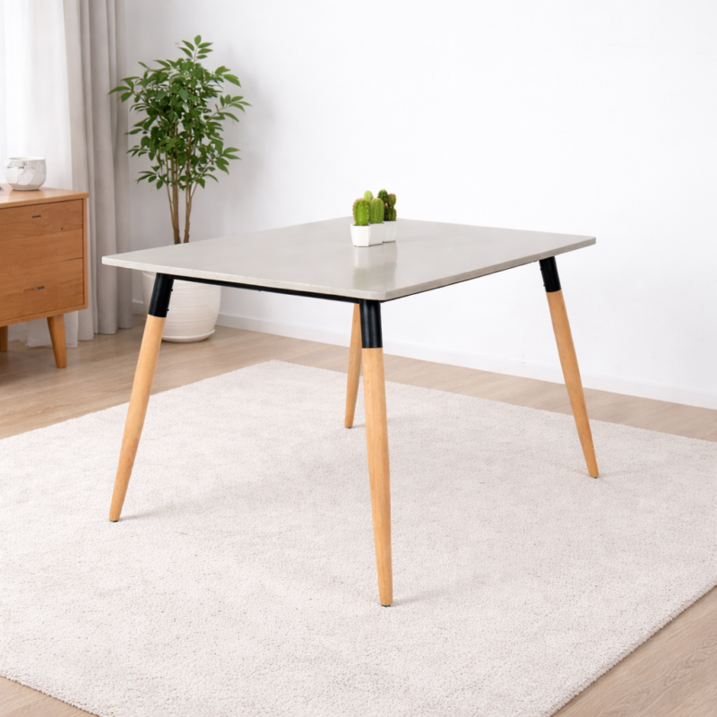 Table à manger scandinave moderne avec plateau MDF stratifié couleur claire et pieds en bois naturel, intégrée dans un décor intérieur simple et lumineux.