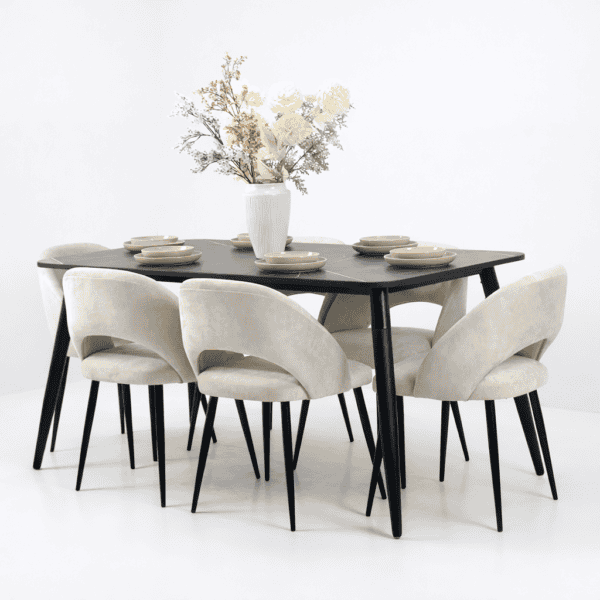 Magnifique salle à manger moderne avec table noire et six chaises beige, design élégant et contemporain – Disponible en Tunisie.