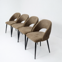 Lot de quatre chaises modernes marron en tissu suédé avec pieds noirs, design élégant et confortable