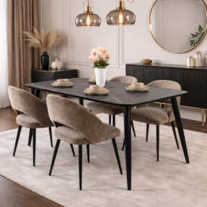 Salle à manger moderne haut de gamme composée d’une table rectangulaire effet marbre noir et de chaises rembourrées beige, intégrée dans un décor élégant et raffiné.