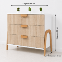 Commode scandinave moderne à 3 tiroirs en bois clair et blanc avec pieds design en bois naturel.