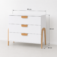 Commode blanche moderne à 3 tiroirs avec poignées et pieds en bois naturel dans un décor minimaliste.