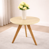 Table basse ovale en bois clair avec pieds inclinés, style scandinave épuré pour salon moderne et lumineux