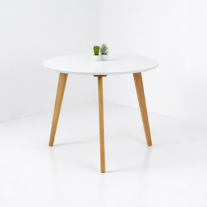 Table ronde blanche avec pieds en bois naturel sur fond blanc minimaliste