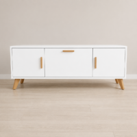 Meuble TV blanc avec pieds et poignées en bois naturel dans un décor minimaliste et moderne.