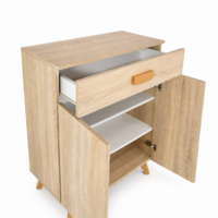 Meuble de rangement en bois décor chêne clair avec un tiroir, deux portes et pieds en bois massif, style scandinave.