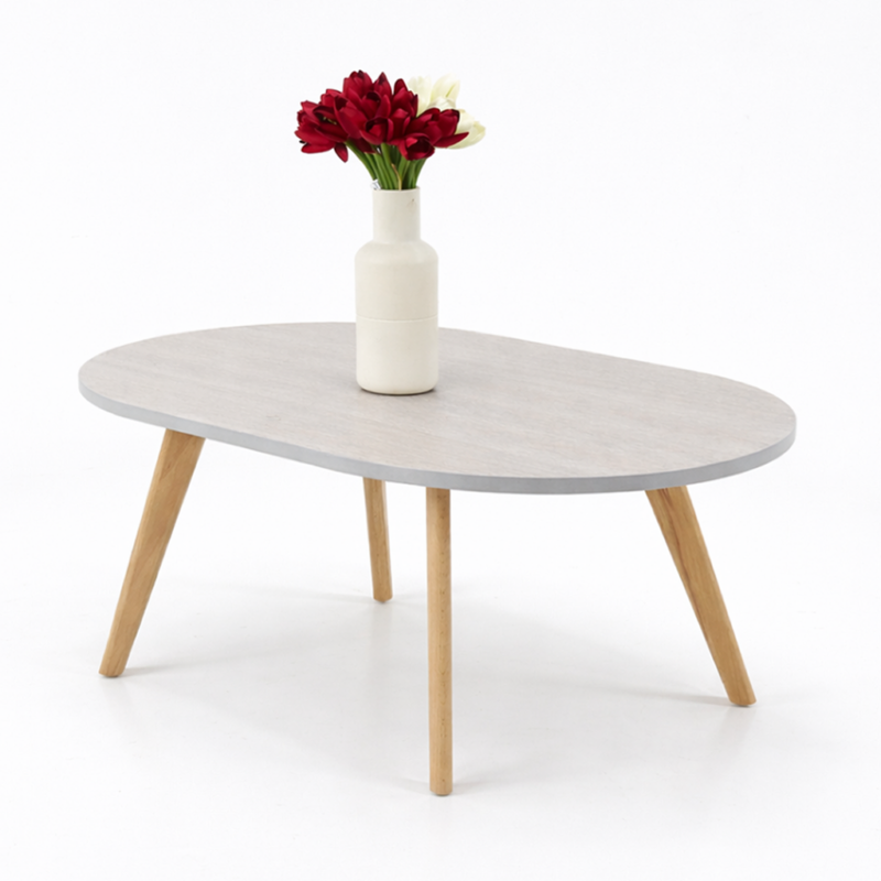 Table basse ovale gris clair avec pieds en bois naturel et vase décoratif, style moderne et minimaliste