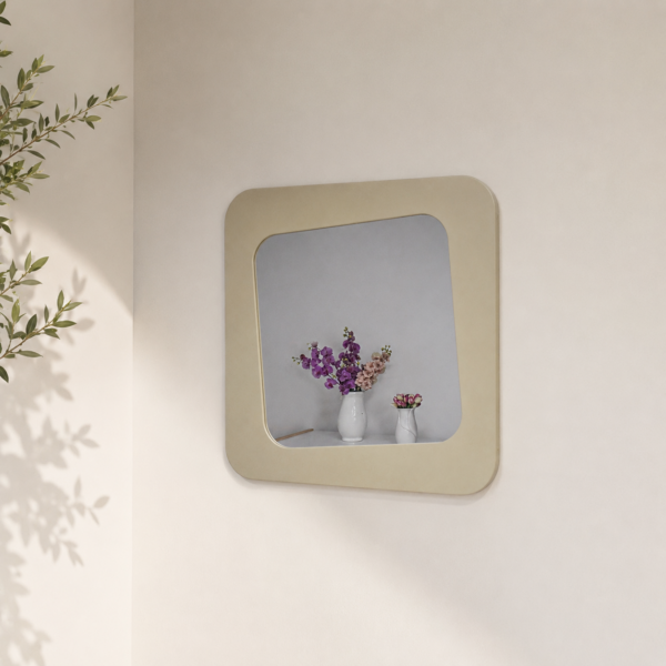 Miroir décoratif carré avec cadre beige aux angles arrondis, design moderne et élégant pour salon, chambre ou entrée.