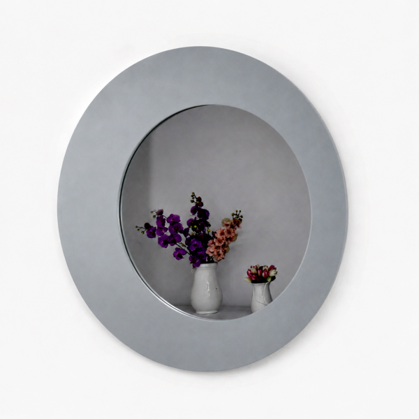 Miroir mural rond avec large cadre blanc au design moderne, idéal pour le salon, l'entrée, la chambre ou la salle de bain.