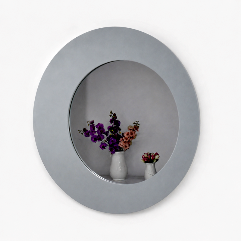 Miroir mural rond avec large cadre blanc au design moderne, idéal pour le salon, l'entrée, la chambre ou la salle de bain.