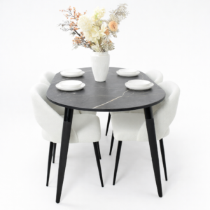 Salle à manger ronde moderne composée d’une table au plateau effet marbre foncé et de quatre chaises blanches au design contemporain, présentée sur fond blanc épuré.