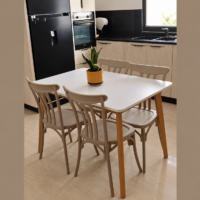 photo réel de salle a manger scandinave et 4 chaises