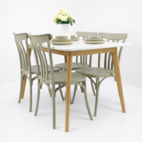 Salle à manger moderne 4 places avec table blanche et chaises grèges, style scandinave minimaliste