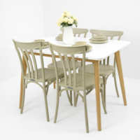 Salle à manger moderne 4 places avec table blanche et chaises grèges, style scandinave minimaliste