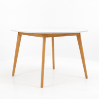 Table ronde design scandinave avec plateau blanc lisse et pieds en bois naturel, style minimaliste, idéale pour salle à manger moderne.