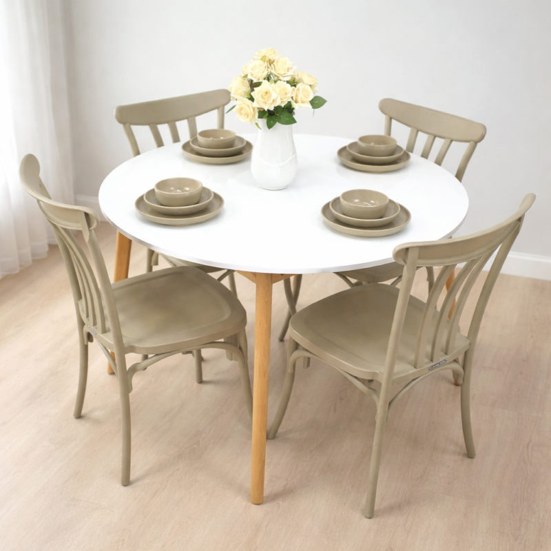Salle à manger ronde moderne avec table blanche et quatre chaises beige, pieds en bois naturel, style élégant et contemporain – Disponible en Tunisie.