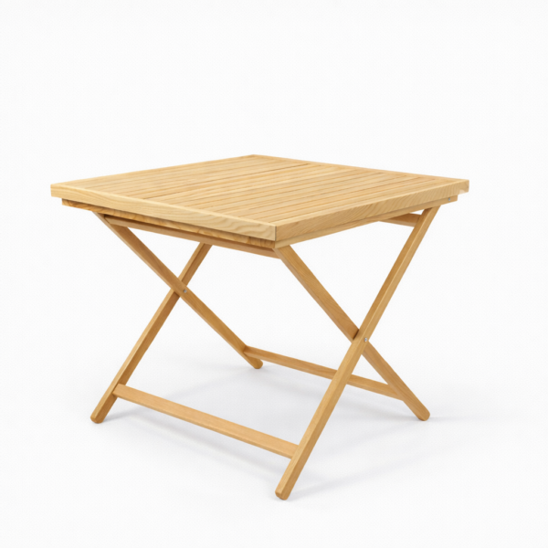 Table pliante carrée en bois massif avec plateau à lattes, intégrée dans un décor intérieur minimaliste avec plantes naturelles.