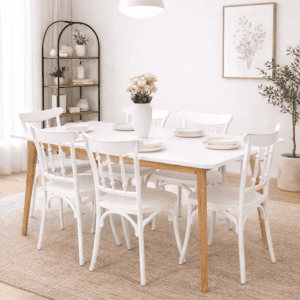Salle à manger blanche moderne avec table rectangulaire et six chaises blanches, pieds bois naturel et décoration florale – Disponible en Tunisie.