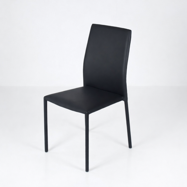 Chaise moderne noire en simili cuir avec structure élégante, idéale pour salle à manger ou bureau