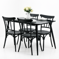 Table à manger noire avec plateau effet marbre accompagnée de 4 chaises design, idéale pour un intérieur moderne et minimaliste