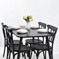 Salle à manger 4 places avec table effet marbre noir et chaises noires