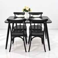 Salle à manger 4 places avec table effet marbre noir et chaises noires