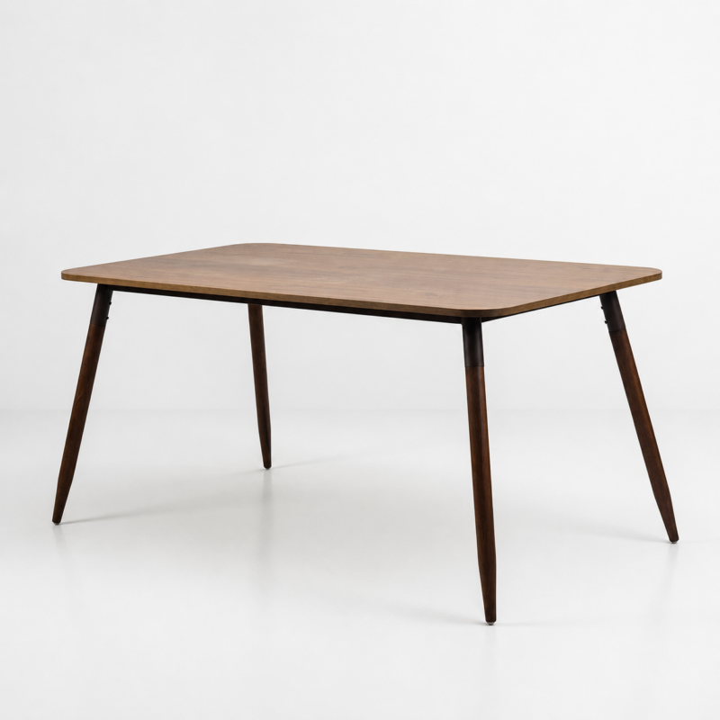 Table à manger rectangulaire en bois avec pieds inclinés style scandinave sur fond blanc épuré.