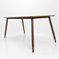 Table à manger rectangulaire en bois avec pieds inclinés style scandinave sur fond blanc épuré.
