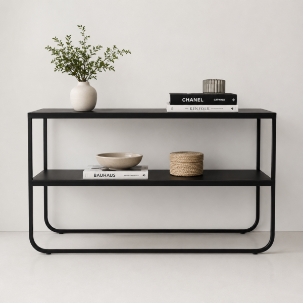 Console moderne noire à deux niveaux avec structure en métal, idéale pour une entrée, un salon ou un espace de rangement contemporain.