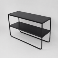 Console moderne noire à deux niveaux avec structure en métal, idéale pour une entrée, un salon ou un espace de rangement contemporain.