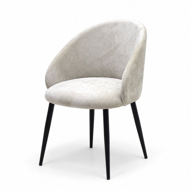 Chaise de salle à manger beige avec dossier enveloppant et pieds noirs