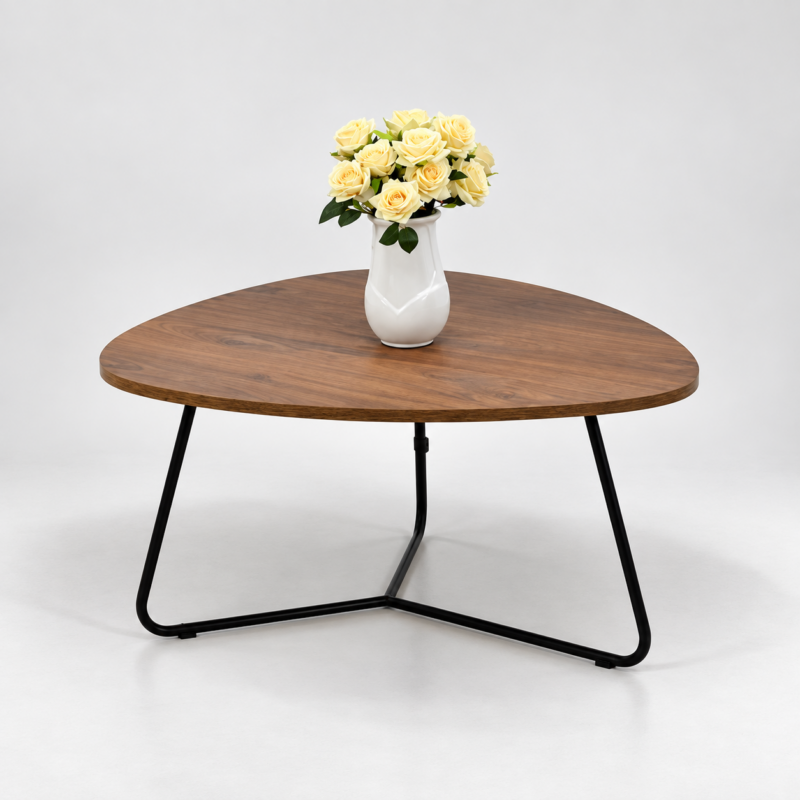 Table basse moderne en bois avec plateau aux formes arrondies et piètement métallique noir dans un décor élégant
