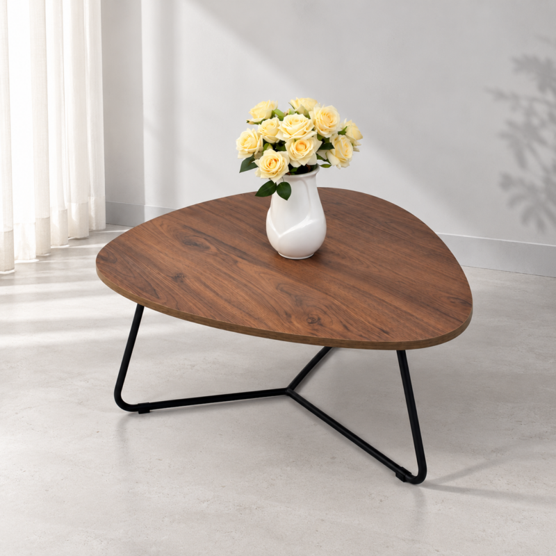Table basse moderne en bois avec plateau aux formes arrondies et piètement métallique noir dans un décor élégant