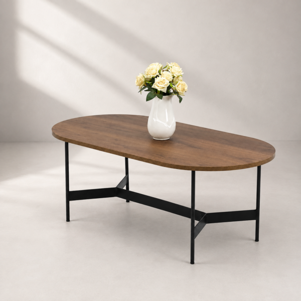 Table basse ovale en bois marron avec pieds et structure métallique noire,