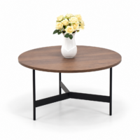 Table ronde en bois marron avec piètement métallique noir dans un intérieur moderne